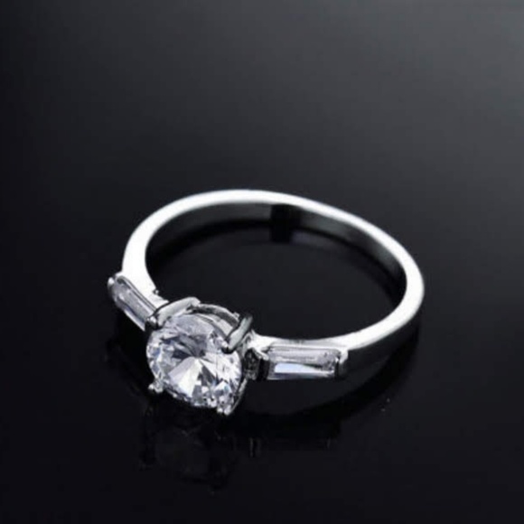 18k White Gold Filled Engagement Ring - Picture 2 of 3